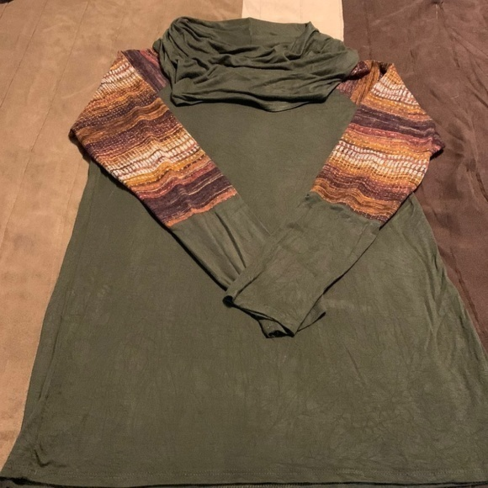 Cowl neck‎ top